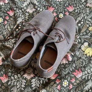 Men’s Grey Canvas Dress Shoes with Brown Laces